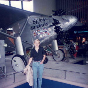 Spirit of  Saint Louis -  Davanti all’aereo di Charles Lindbergh che compì la pèrima trasvolata atlantica Congresso del CINP (Washington USA, 27 giugno/1 luglio, 1994) con relazioni.
